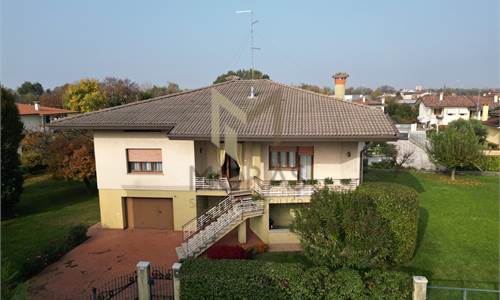 CASA SINGOLA CON AMPIO GIARDINO