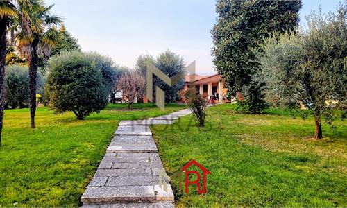 Elegante Villa con parco piantumato