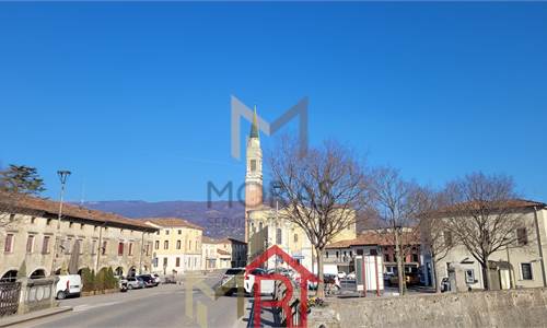 Cordignano Centro: bicamere con Vista Colline, Garage e Orto Privato