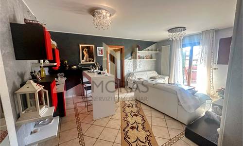 TRICAMERE CON GIARDINO ARREDATO