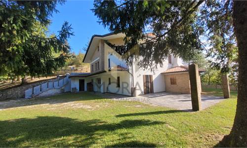 Esclusiva Villa Indipendente con Finiture di Pregio e Giardino – Lama di Somp