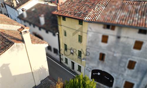 Rustico con ampi spazi e giardino privato