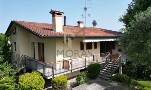 🏡 Villa ristrutturata con ampio giardino piantumato