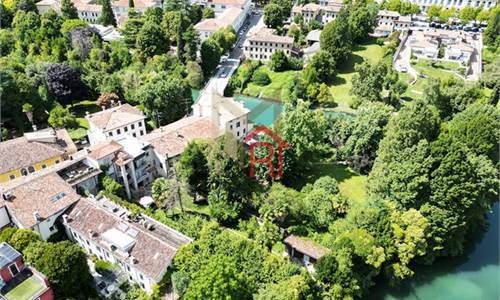PALAZZO IN CENTRO E AFFACCIO SUL LIVENZA