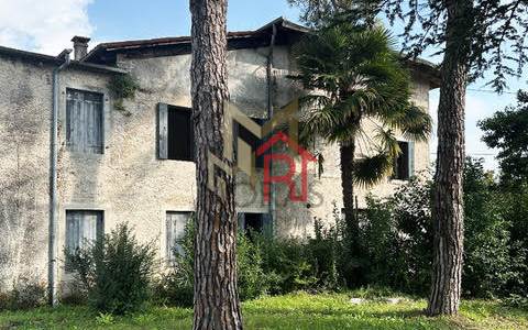 Rustico da ristrutturare con ampio terreno edificabile – grande potenziale